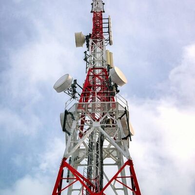 5G এবং ওয়াইফাই ইন্টারনেট সংযোগ ডিজাইনের জন্য গ্যালভানাইজড ৪-পায়ের অ্যাঙ্গুলার স্টিল ল্যাটিস টাওয়ার