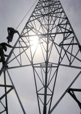 4G 5G ওয়্যারলেস টেলিযোগাযোগ যোগাযোগ সৌরশক্তি টেলিযোগাযোগ রেডিও 3 পায়ে কোণযুক্ত ইস্পাত টাওয়ার