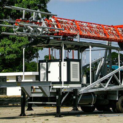 টেলিস্কোপিক ল্যাটিস টাওয়ার 15-30M গ্যালভানাইজড স্টিল ট্রাক মাউন্ট যোগাযোগ অ্যান্টেনা 40M/S বায়ু প্রতিরোধী