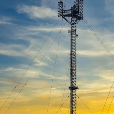 উচ্চতর পাতলা কাঠামোর জন্য সমাধান প্রদান উচ্চ শক্তি ইস্পাত তারের সঙ্গে নির্মিত টেকসই গায়েড তারের টাওয়ার